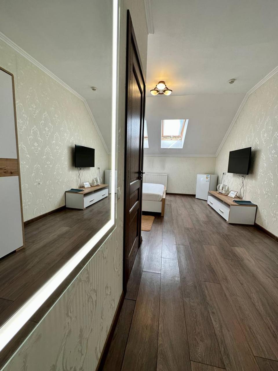 Hotel львівський *