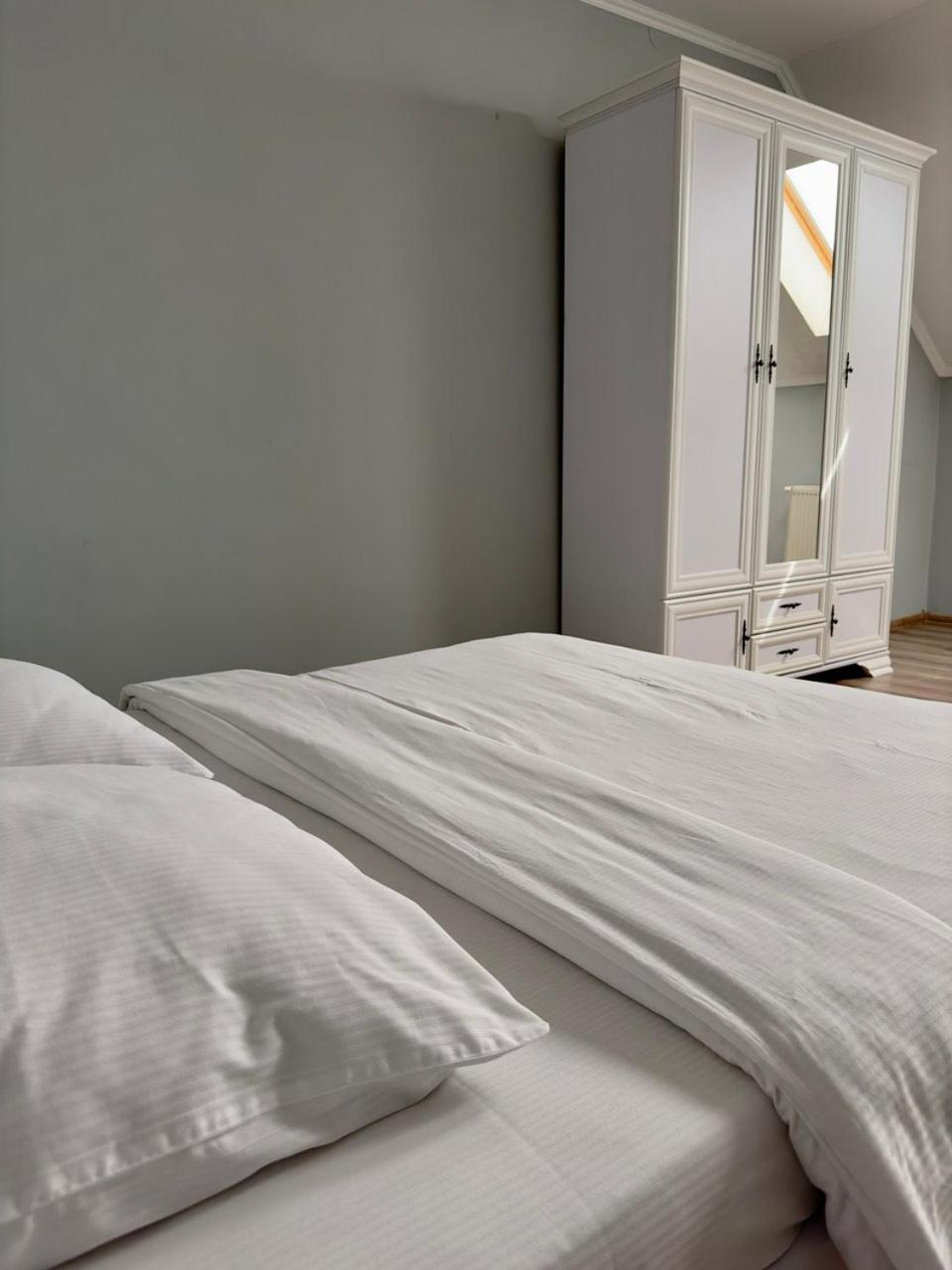 Hotel львівський *